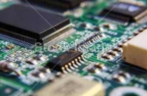 為啥大部分PCB電路板都是綠色的？